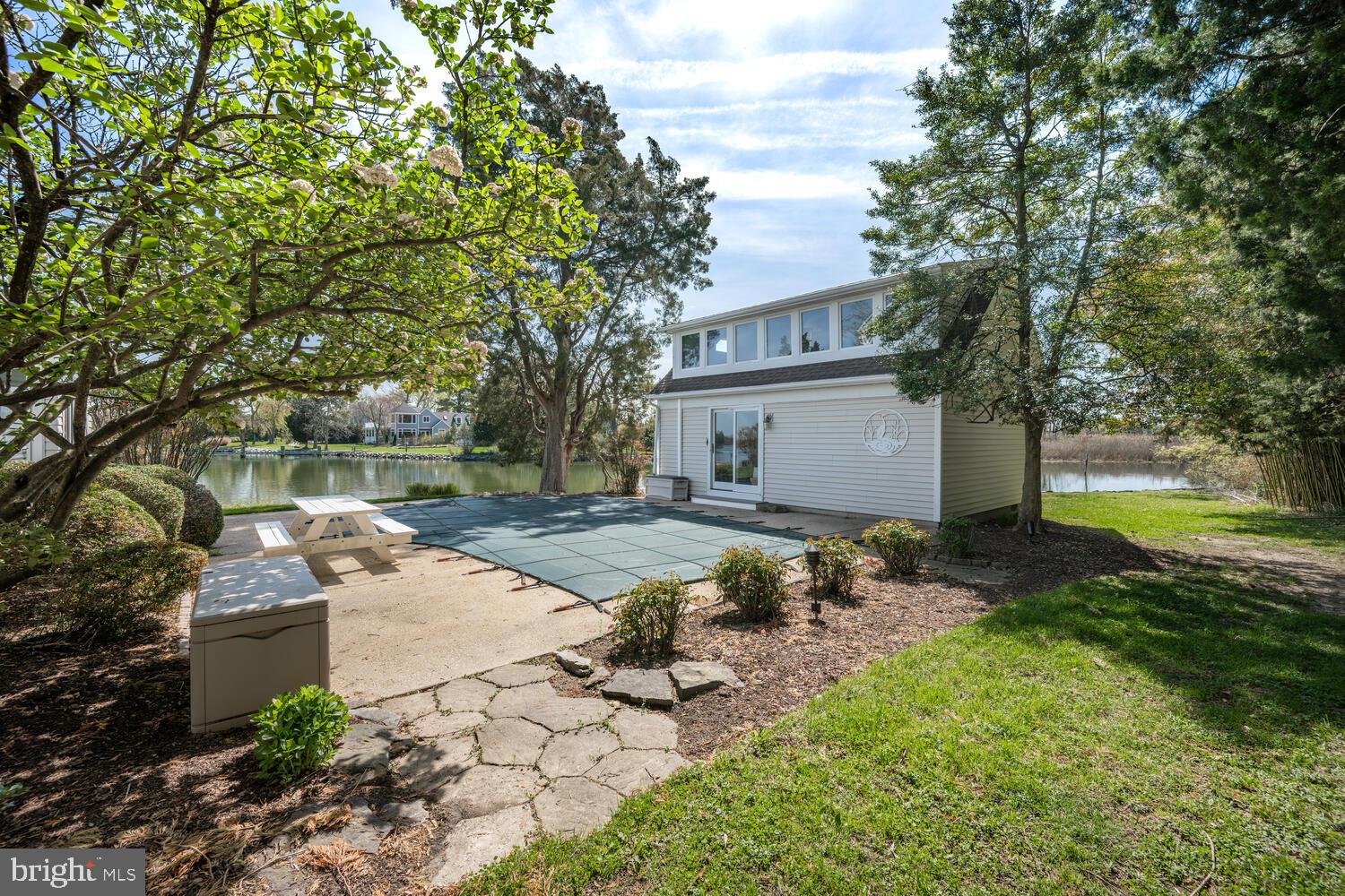 106 E DIVISION STREET