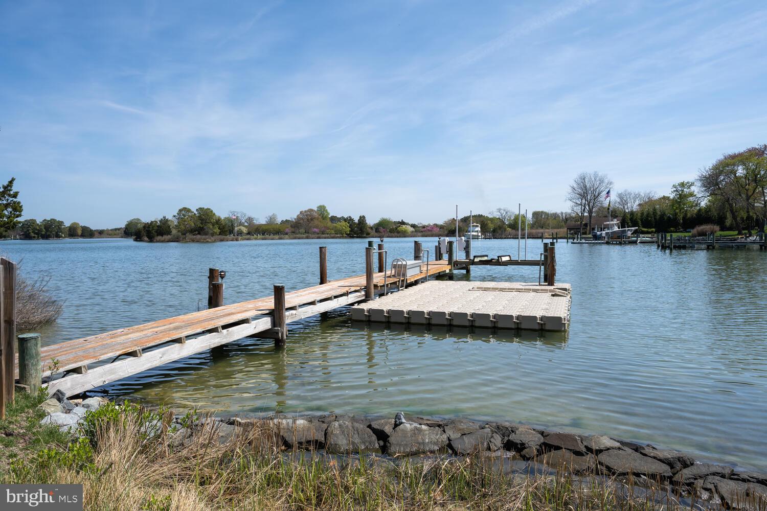 106 E DIVISION STREET