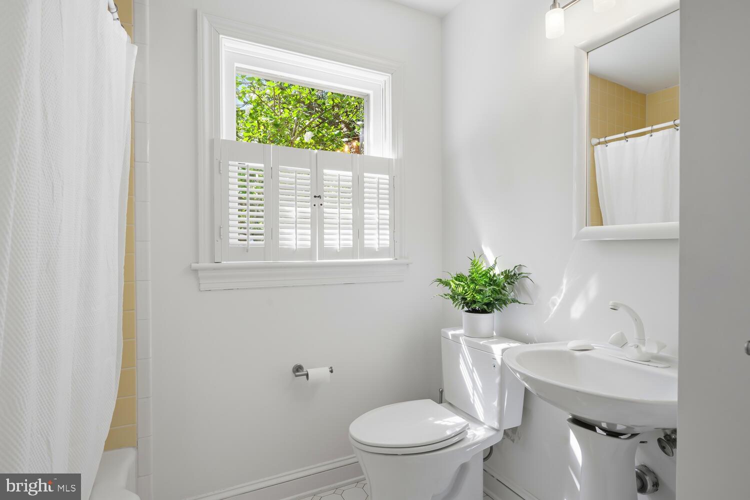 106 E DIVISION STREET