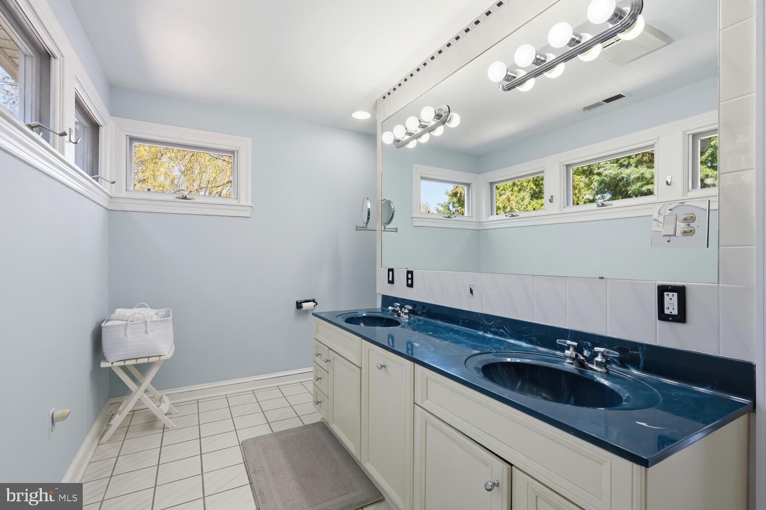 106 E DIVISION STREET