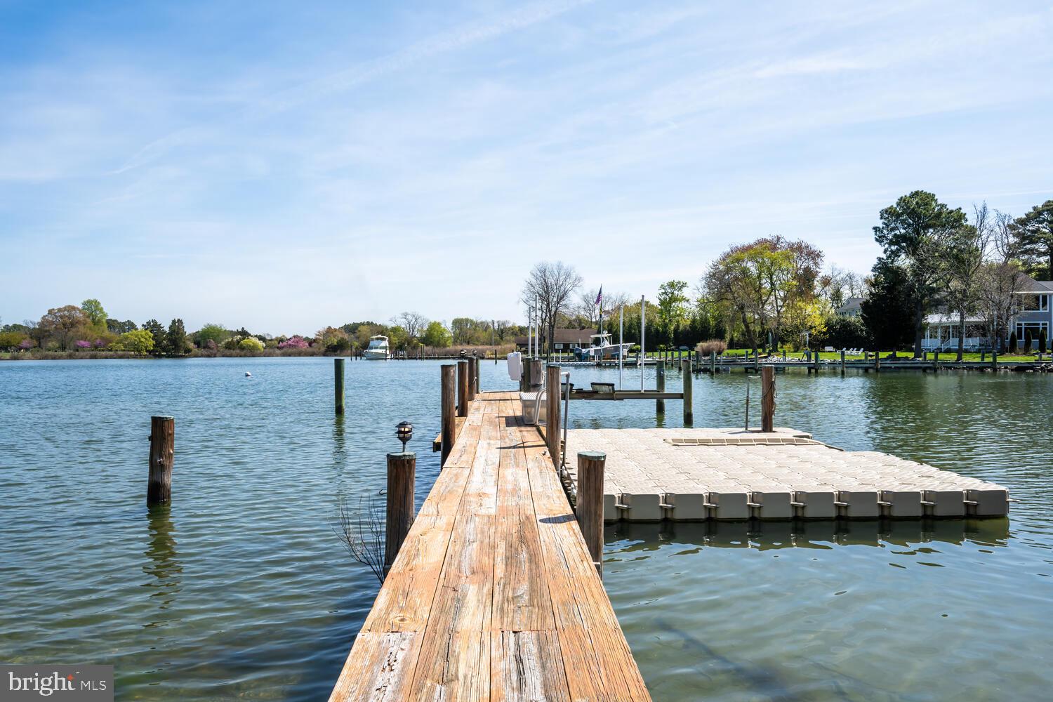 106 E DIVISION STREET