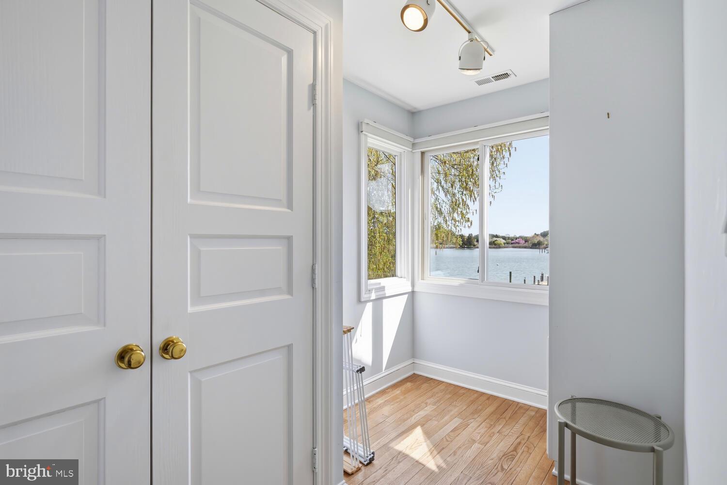 106 E DIVISION STREET