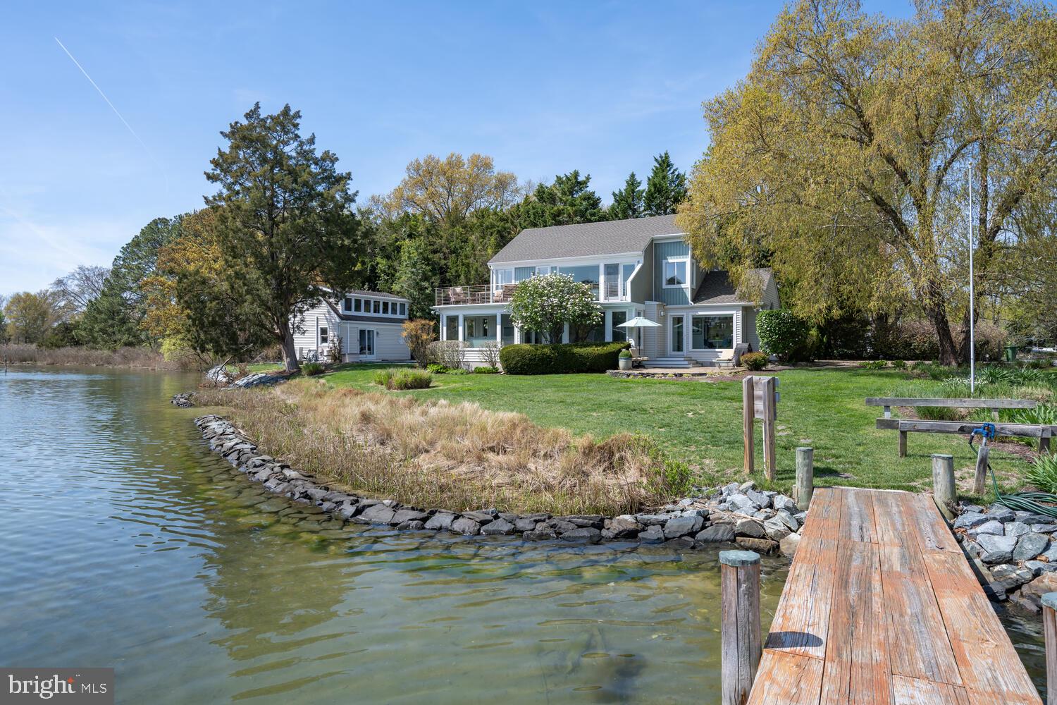 106 E DIVISION STREET