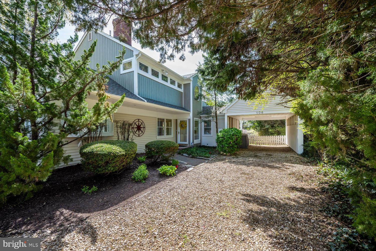 106 E DIVISION STREET