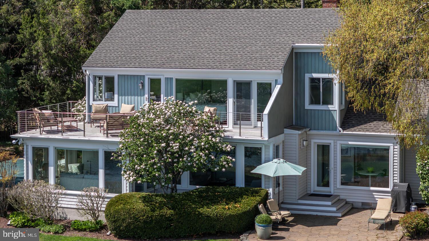 106 E DIVISION STREET