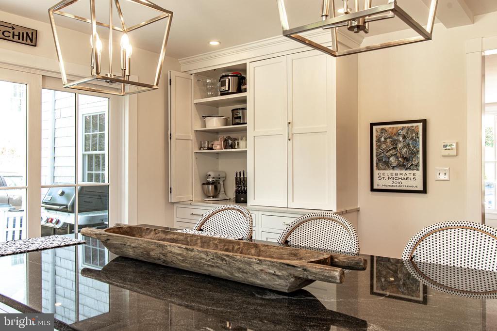 121 W CHESTNUT