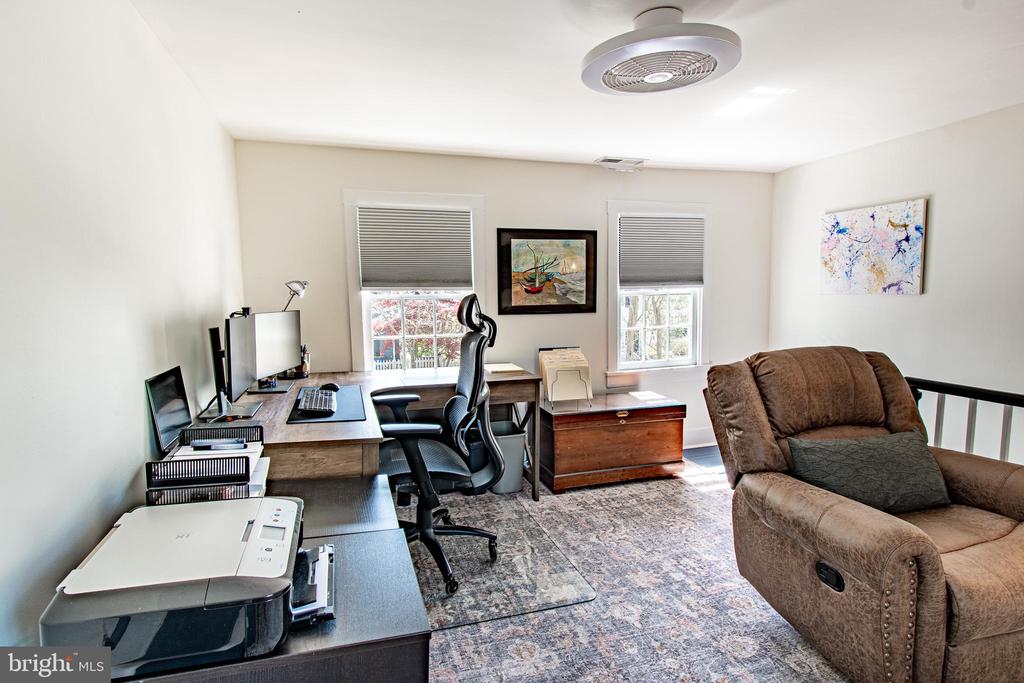 121 W CHESTNUT