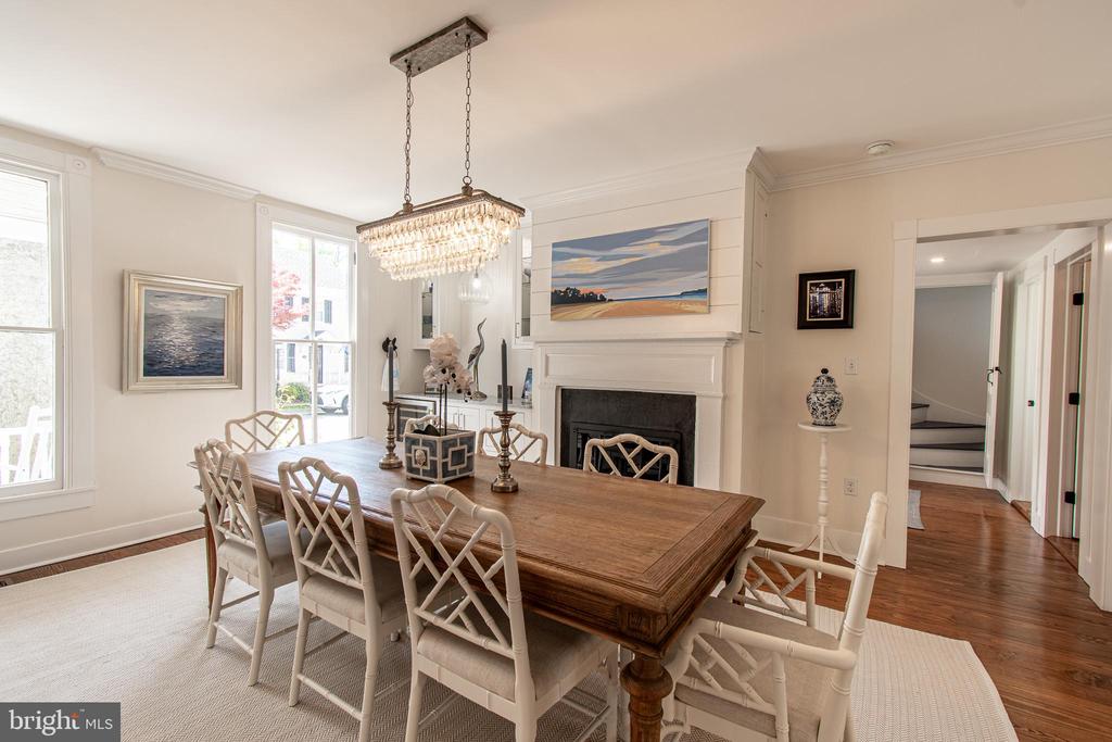 121 W CHESTNUT
