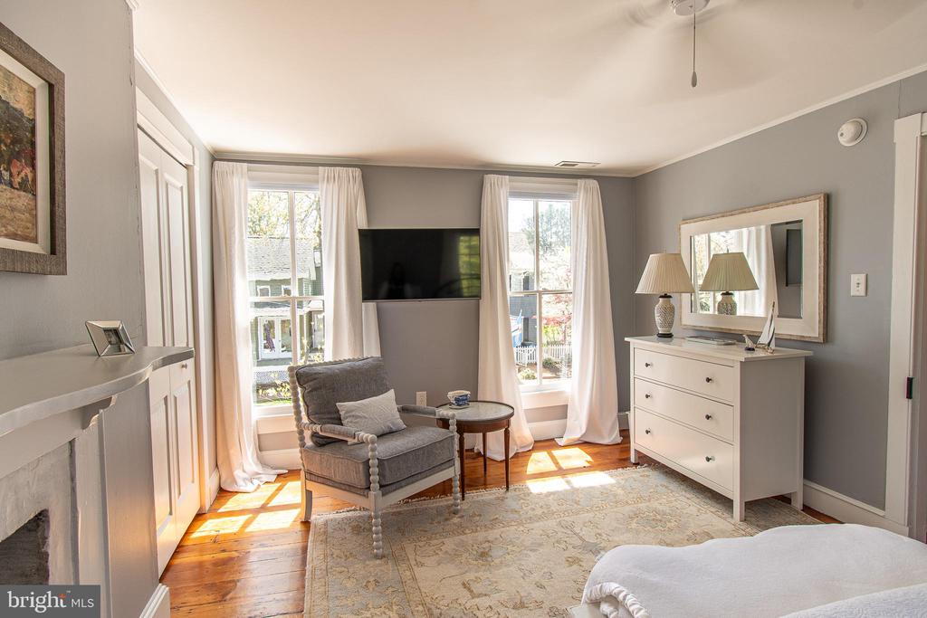 121 W CHESTNUT