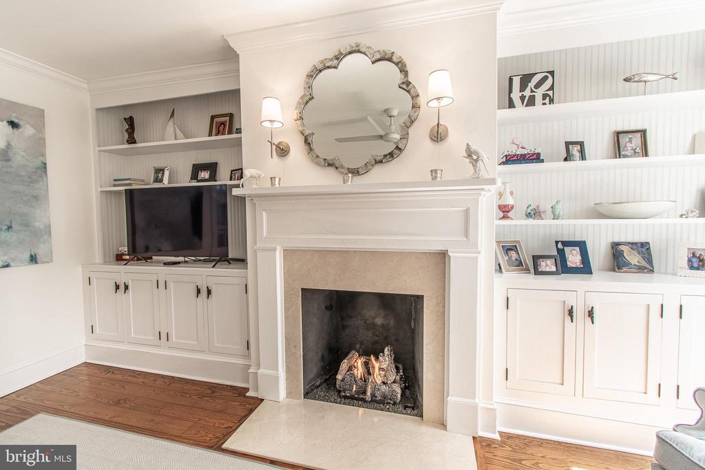 121 W CHESTNUT