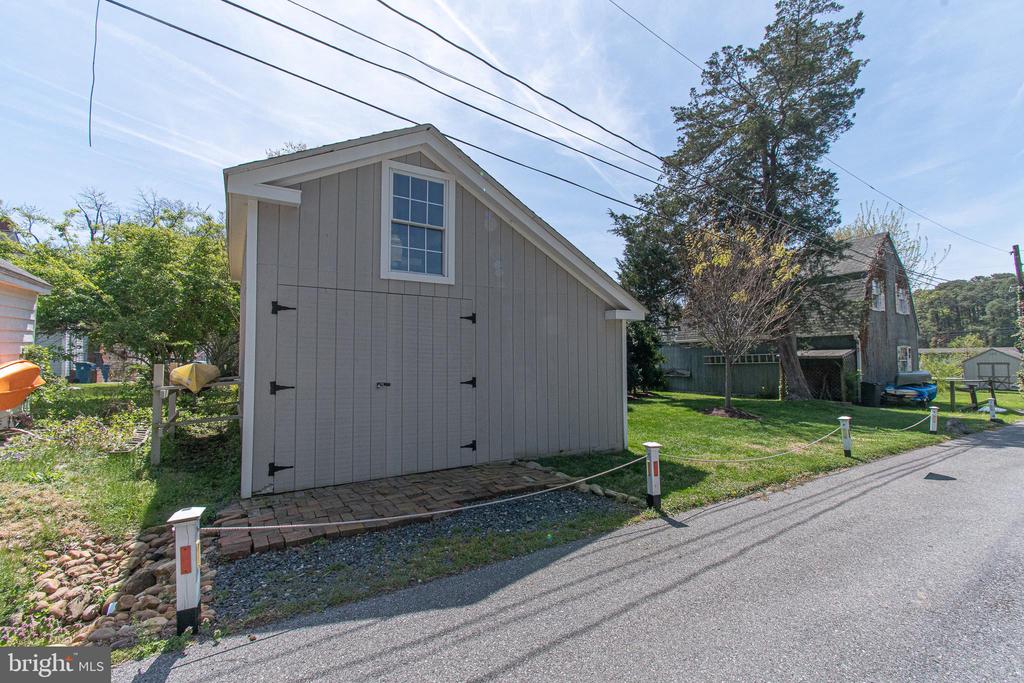 121 W CHESTNUT