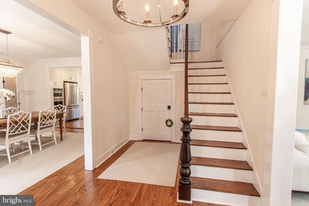 121 W CHESTNUT