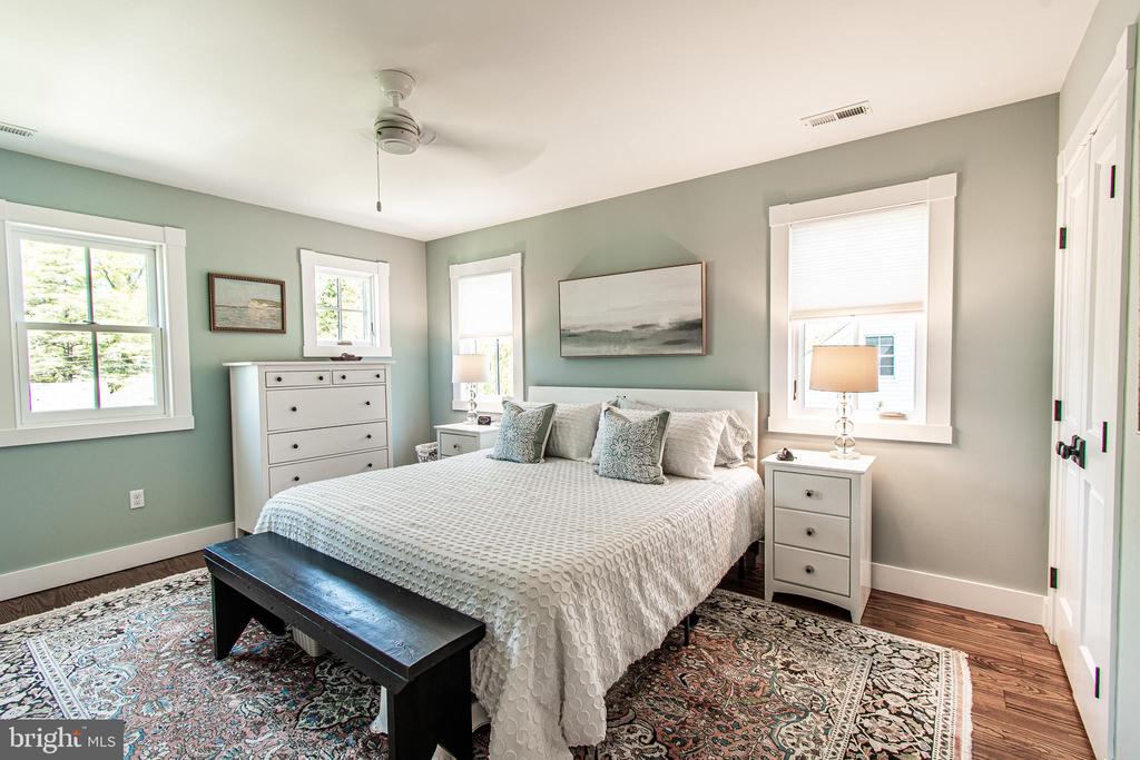 121 W CHESTNUT