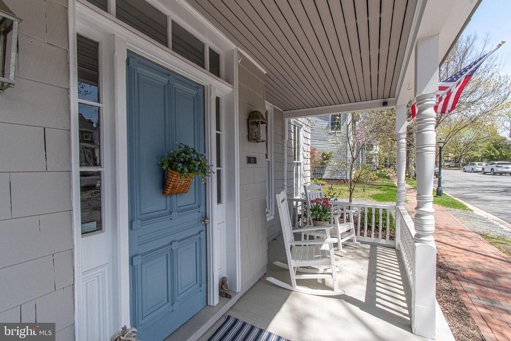 121 W CHESTNUT