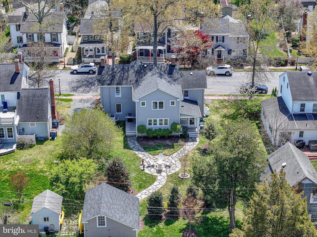121 W CHESTNUT