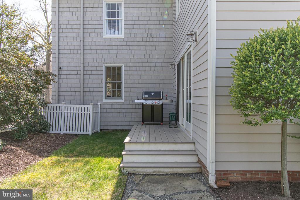 121 W CHESTNUT