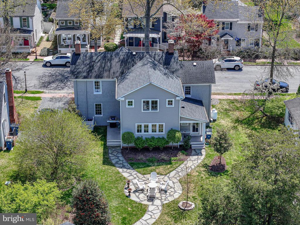 121 W CHESTNUT