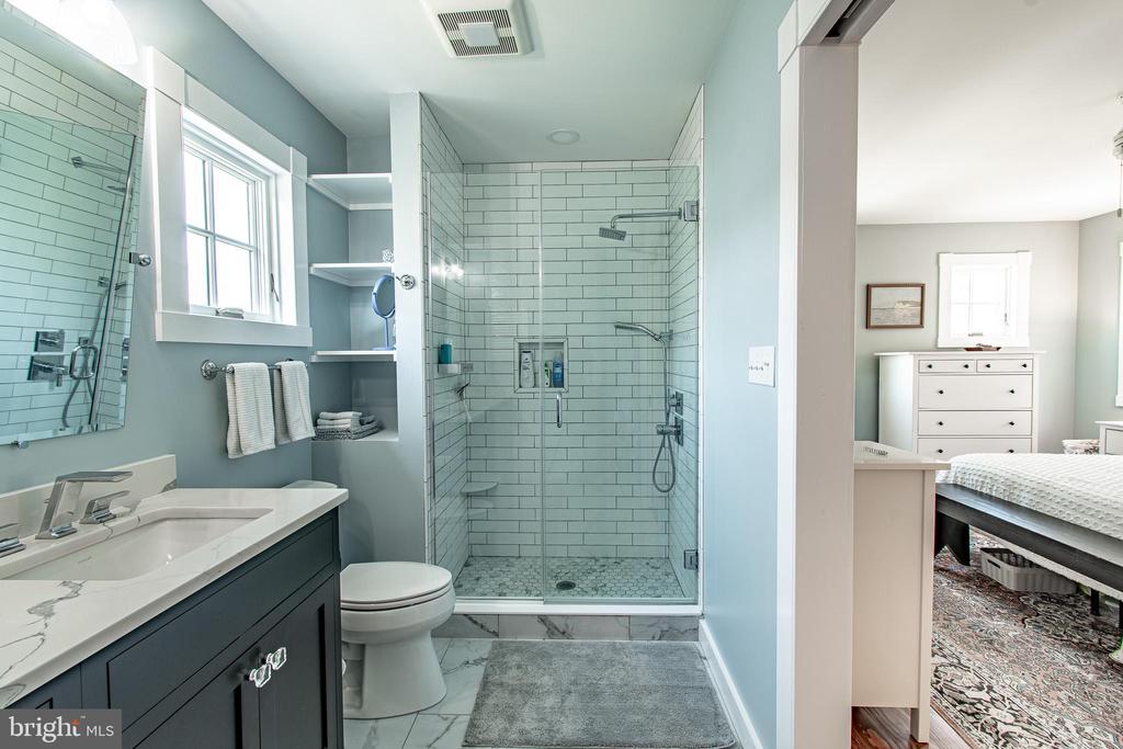 121 W CHESTNUT