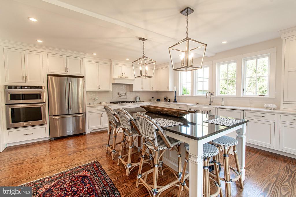 121 W CHESTNUT