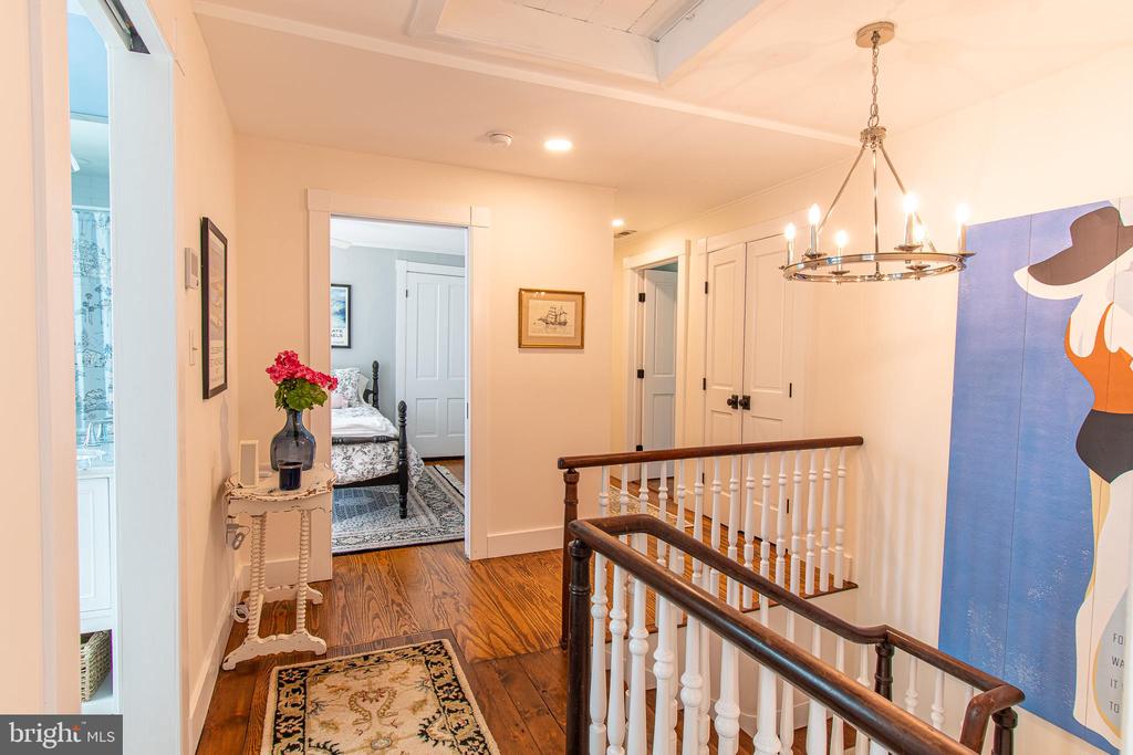 121 W CHESTNUT