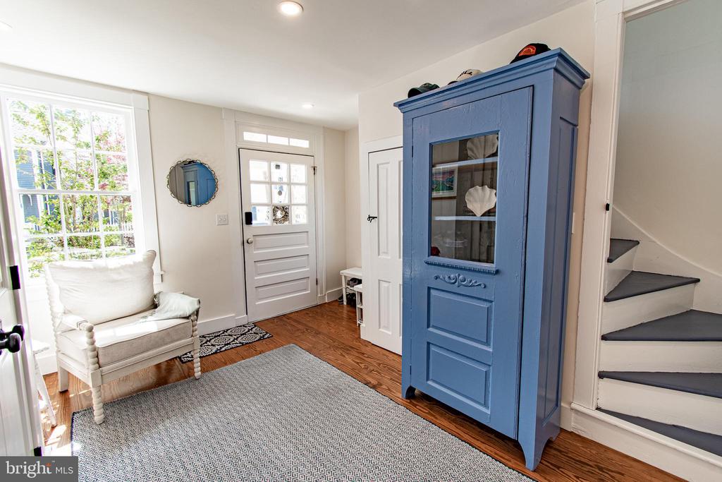 121 W CHESTNUT