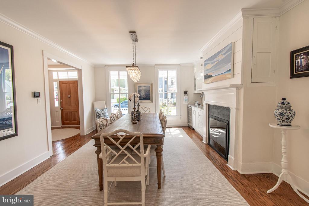 121 W CHESTNUT