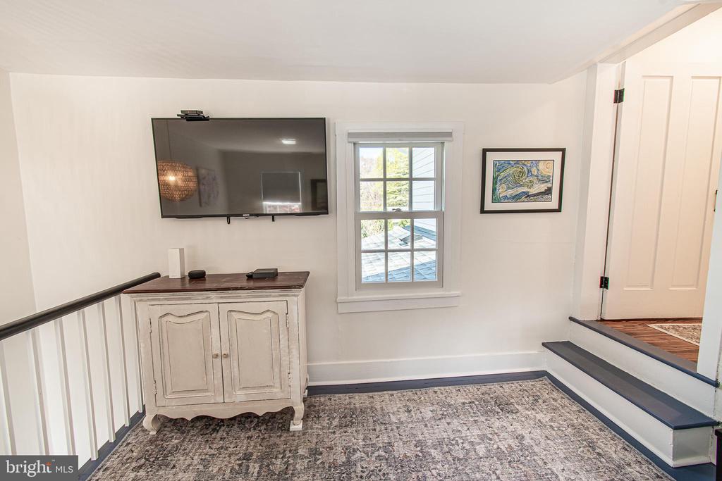 121 W CHESTNUT