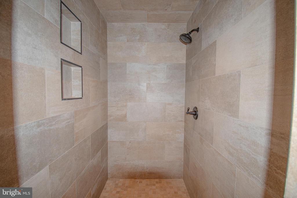 7918 BLOOMFIELD