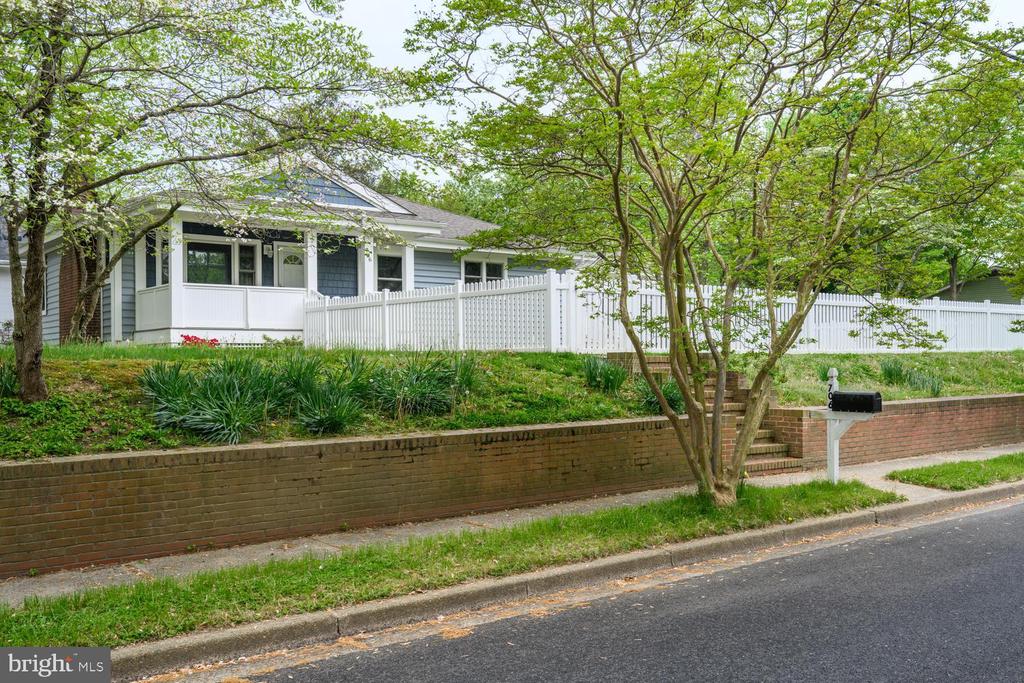 706 HIGH STREET