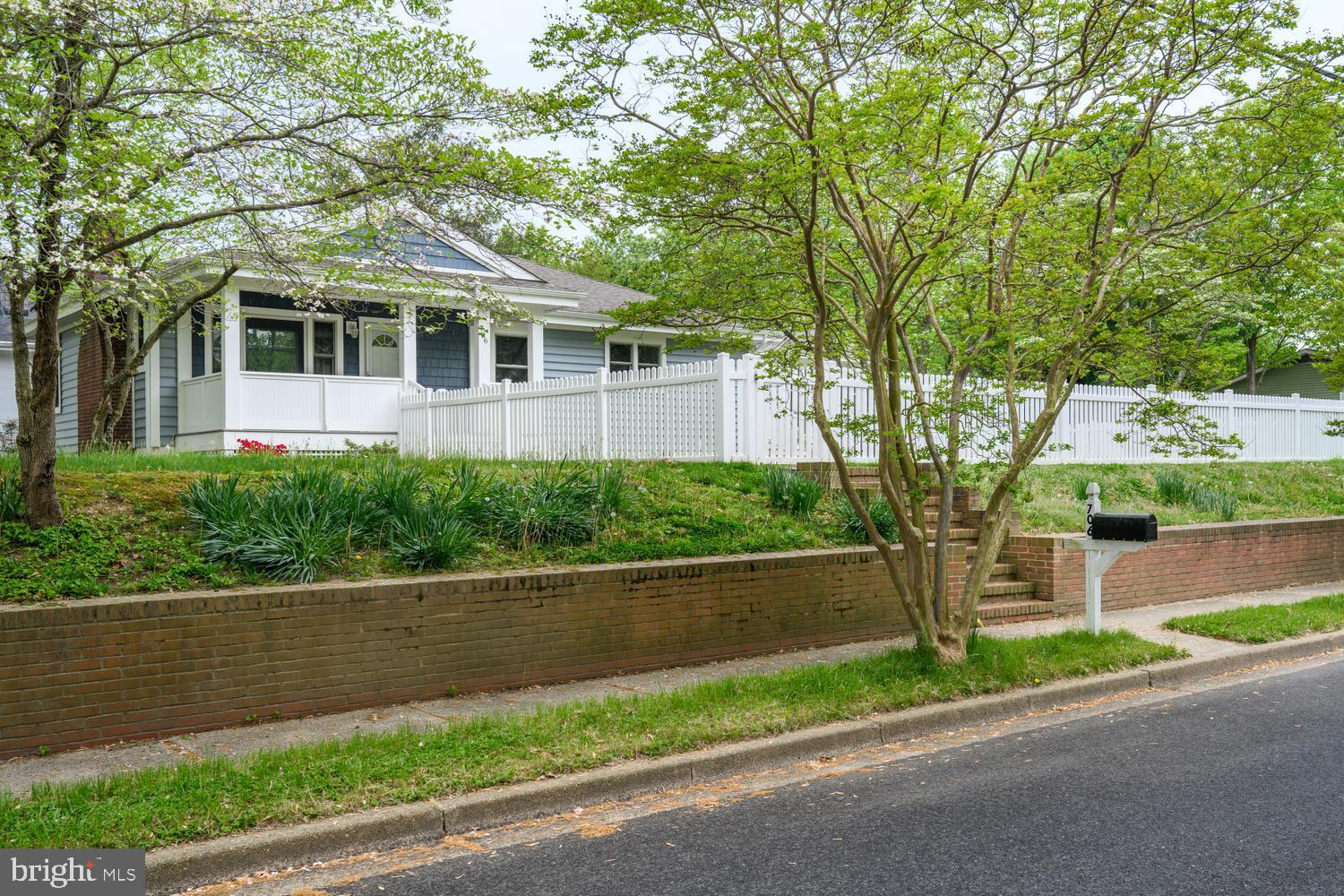 706 HIGH STREET
