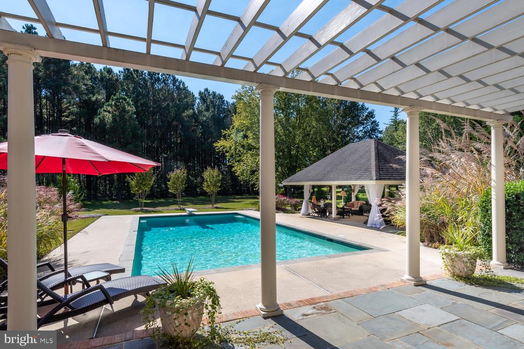 8466 AVELEY FARM ROAD