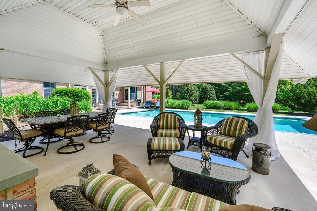 8466 AVELEY FARM ROAD
