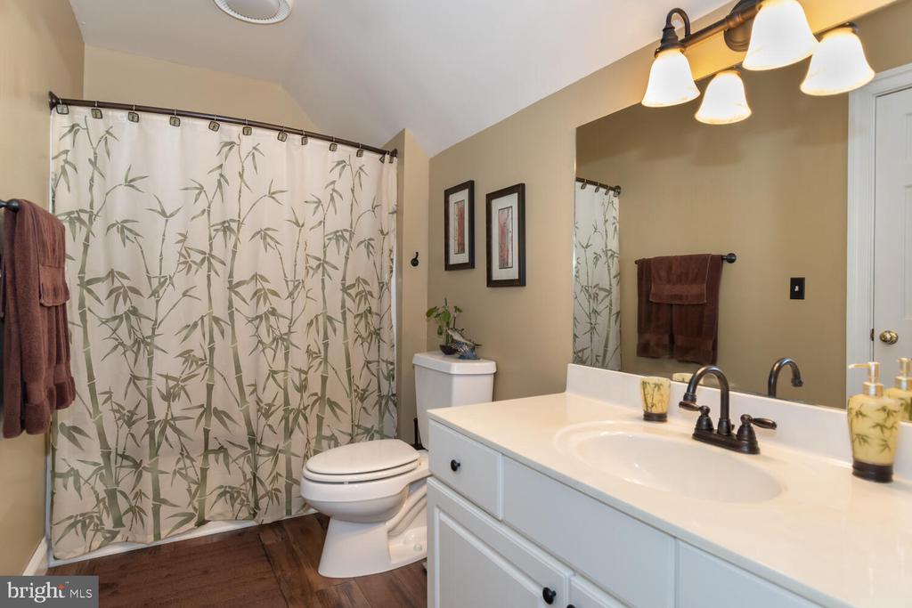 8466 AVELEY FARM ROAD