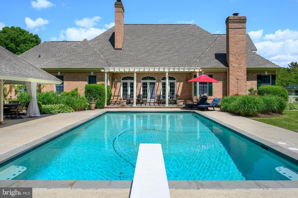 8466 AVELEY FARM ROAD