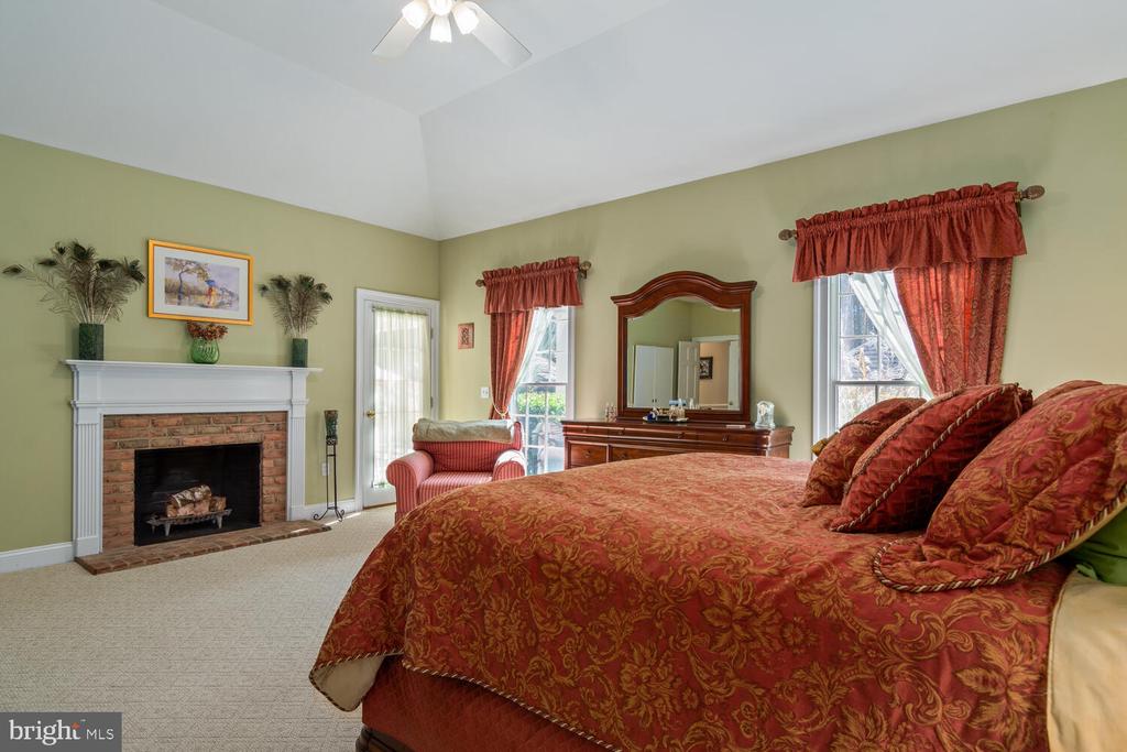 8466 AVELEY FARM ROAD