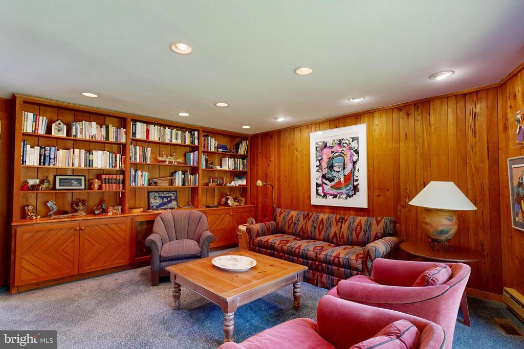 6906 TRAVELERS REST CIRCLE