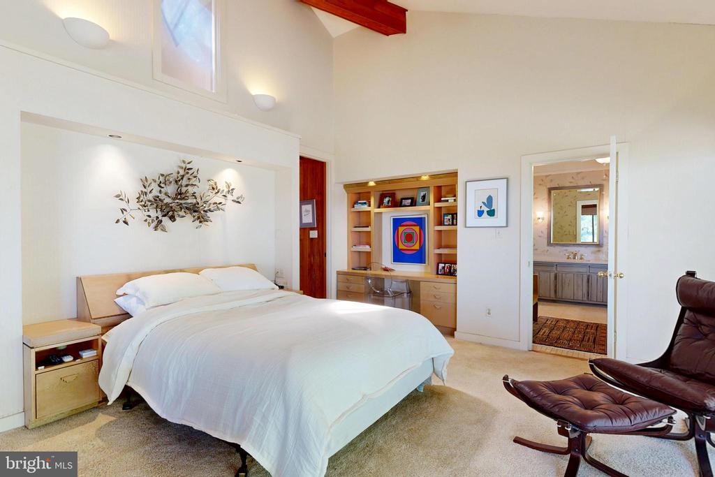 6906 TRAVELERS REST CIRCLE