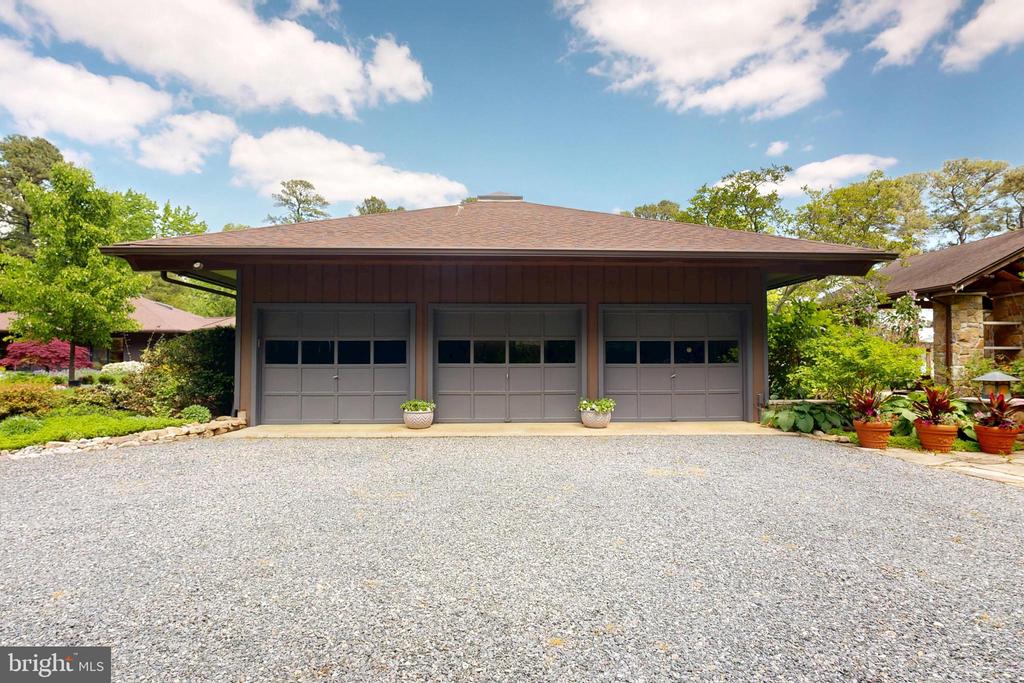6906 TRAVELERS REST CIRCLE