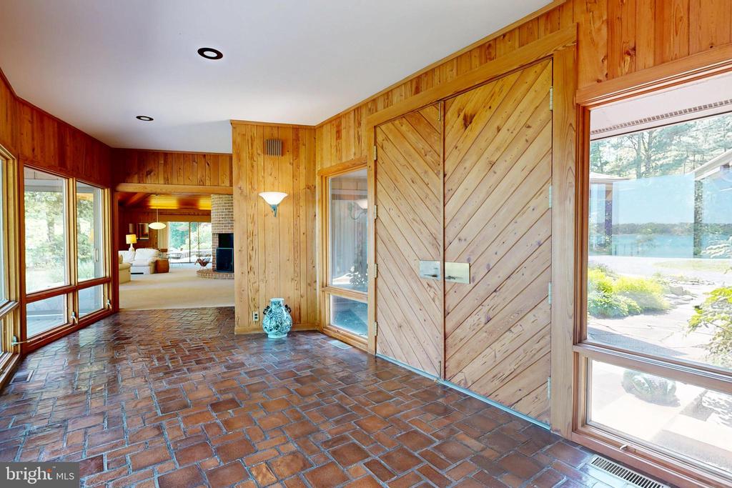 6906 TRAVELERS REST CIRCLE
