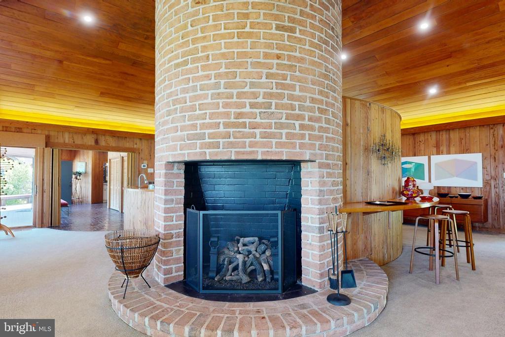 6906 TRAVELERS REST CIRCLE