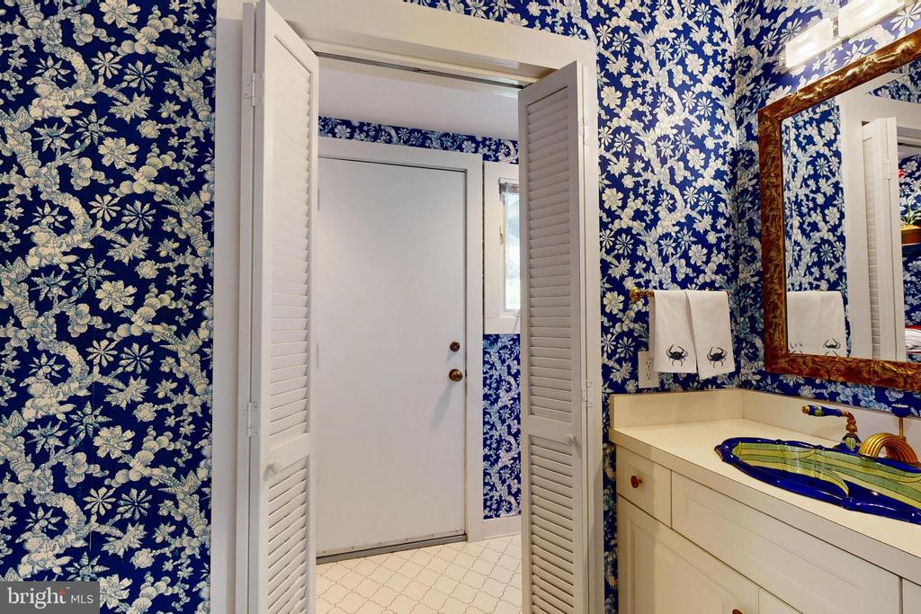 6906 TRAVELERS REST CIRCLE