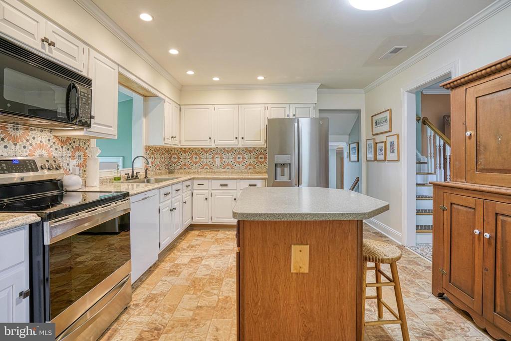 504 BAINBRIDGE PLACE