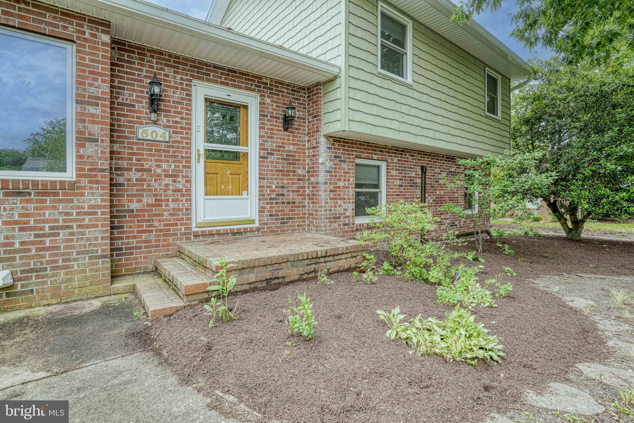 504 BAINBRIDGE PLACE