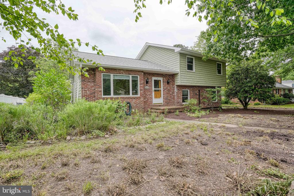 504 BAINBRIDGE PLACE