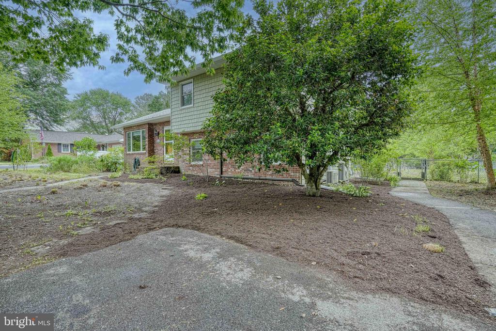 504 BAINBRIDGE PLACE