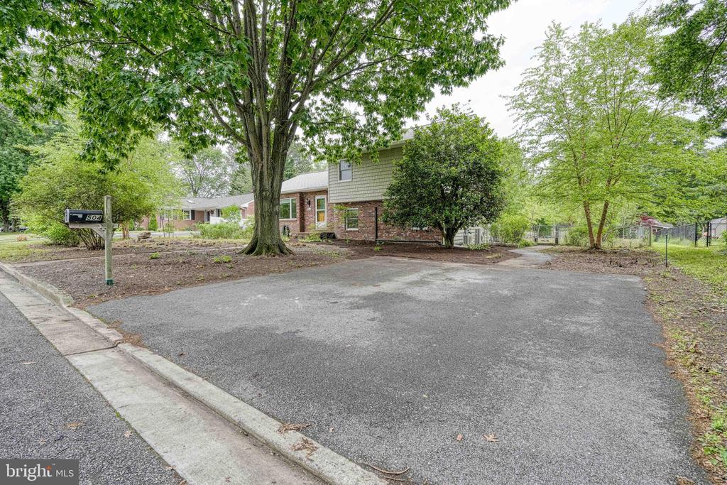 504 BAINBRIDGE PLACE