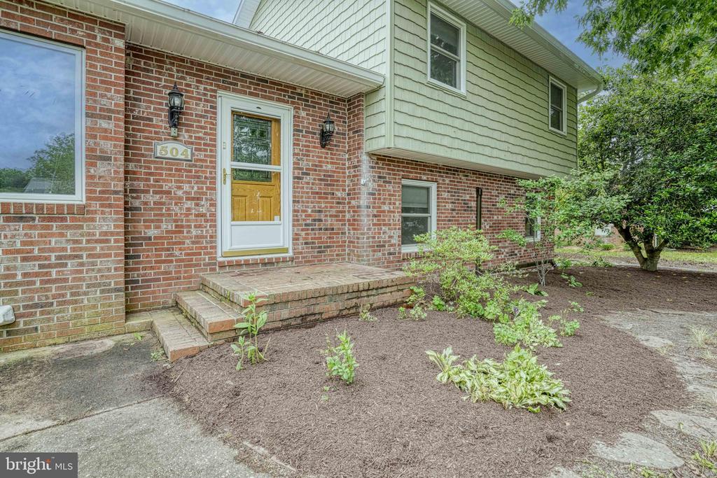 504 BAINBRIDGE PLACE