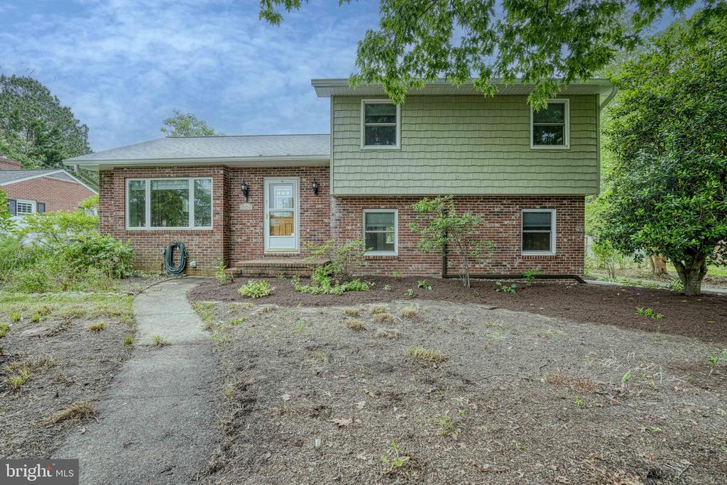 504 BAINBRIDGE PLACE