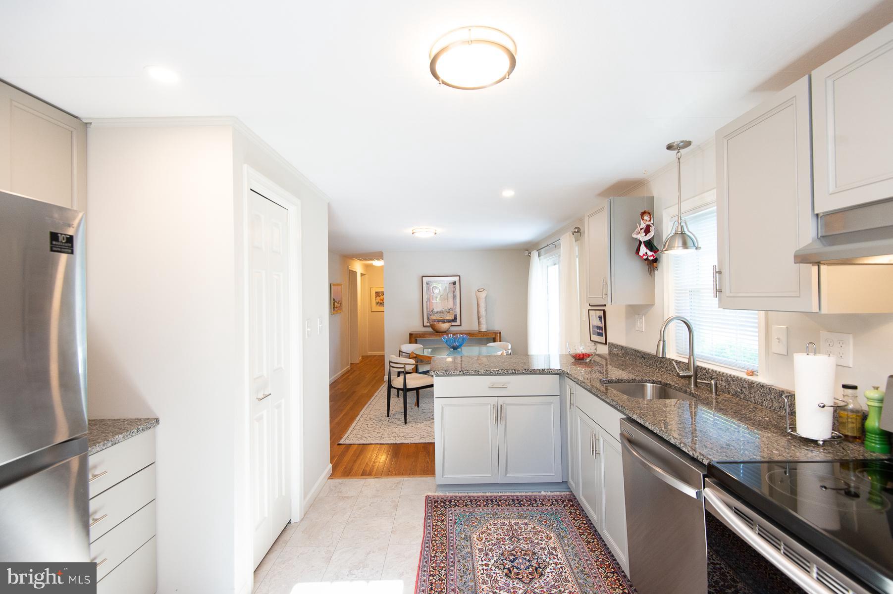 412 SALMON AVE
