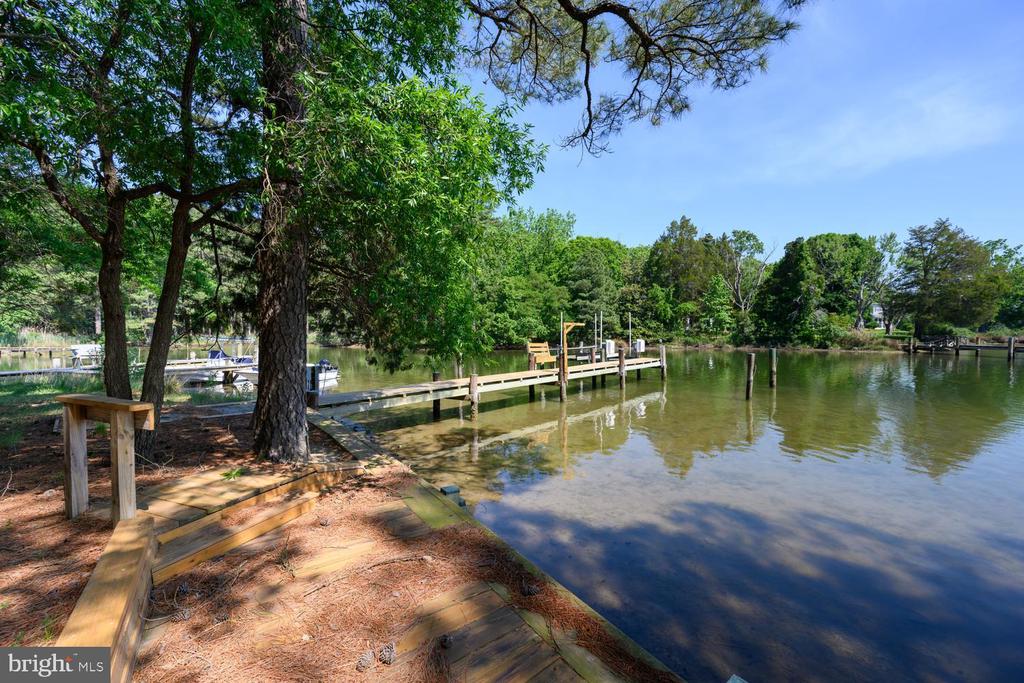 9251 MALLARD POINT COURT